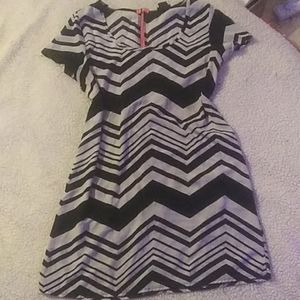 Rue 21 zip up back patterned dress